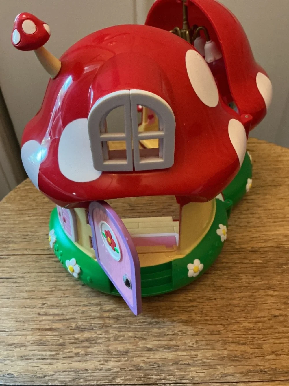Vintage Sanrio Hello Kitty Mushroom Doll House 2001 Bandai